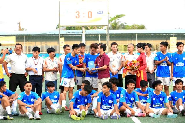 Sân 1.600 chỗ ngồi ‘hết sức chứa’ tại chung kết Tây Nam bộ TNSV THACO cup 2026- Ảnh 17.