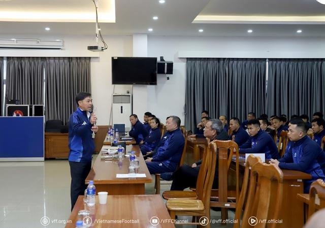 ‘Mổ băng’ các tình huống VAR, Ban Trọng tài có động thái đặc biệt khi V-League tái xuất- Ảnh 2.