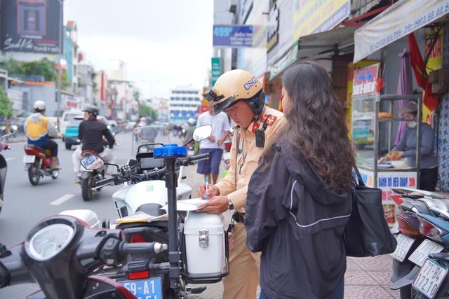 Không có giấy phép lái xe, mức phạt cao nhất lên tới 20 triệu đồng - Ảnh 3.