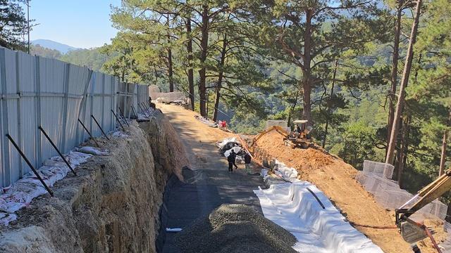 Các phương tiện được lưu thông qua đèo Prenn để vào Đà Lạt- Ảnh 2.