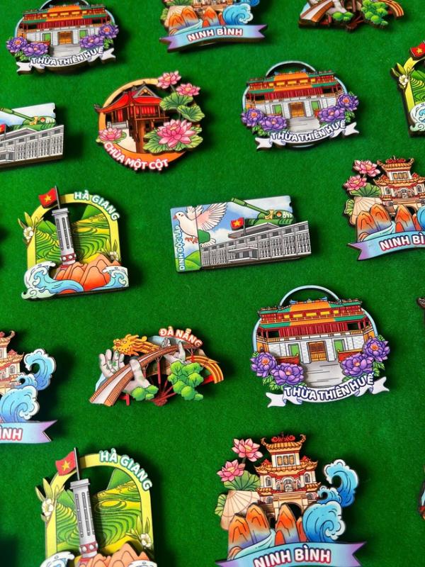 Cô gái kiếm 40 - 50 triệu đồng/tháng từ những mô hình gỗ tí hon - Ảnh 3.