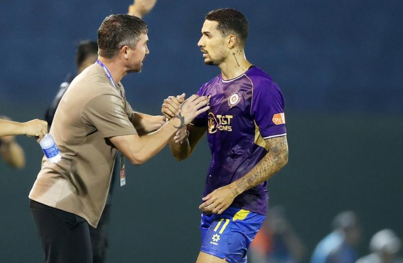 Đỗ Hoàng Hên đem lại vận may giúp HLV Harry Kewell có chiến thắng đầu tiên cho CLB Hà Nội