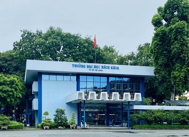 Trường thành viên ĐH Quốc gia TP.HCM có gần 60% ngành dạy học bằng tiếng Anh- Ảnh 1.