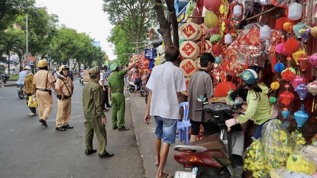 Quản lý vỉa hè sau sáp nhập: Mỗi nơi một kiểu, TP.HCM tính sửa quy định- Ảnh 4.