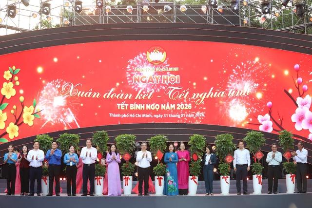 TP.HCM nghĩa tình: Hơn 5.900 tỉ đồng chăm lo tết cho người dân- Ảnh 2.