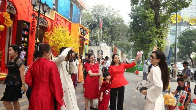 Tái hiện lại Sài Gòn xưa, nơi đây đang đông đúc khách chụp ảnh tết miễn phí- Ảnh 9.