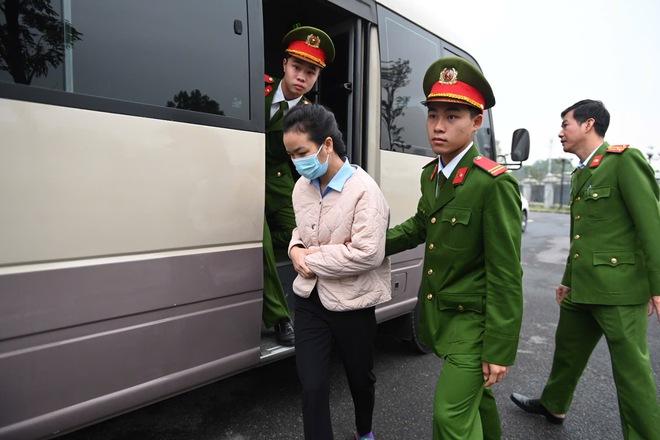 2 cựu Cục trưởng Cục An toàn thực phẩm hầu tòa vì nhận hối lộ- Ảnh 9.
