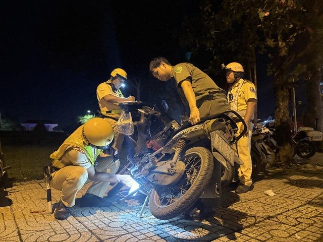 Những lỗi vi phạm bị CSGT tịch thu xe máy người dân cần biết - Ảnh 2.
