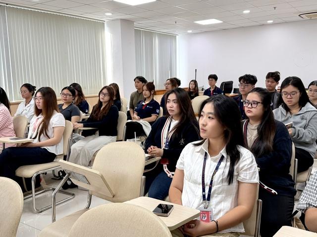 Tuyển sinh 2026: Một trường ĐH bắt đầu nhận hồ sơ xét tuyển từ 5.1- Ảnh 1.