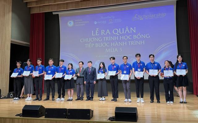 50 suất học bổng toàn phần trị giá 13 tỉ đồng dành cho sinh viên- Ảnh 1.