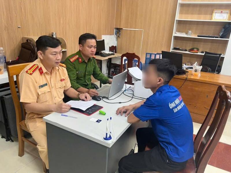Đà Nẵng: Xử lý tài xế xe tải dùng hung khí đe dọa người lái xe buýt- Ảnh 2.