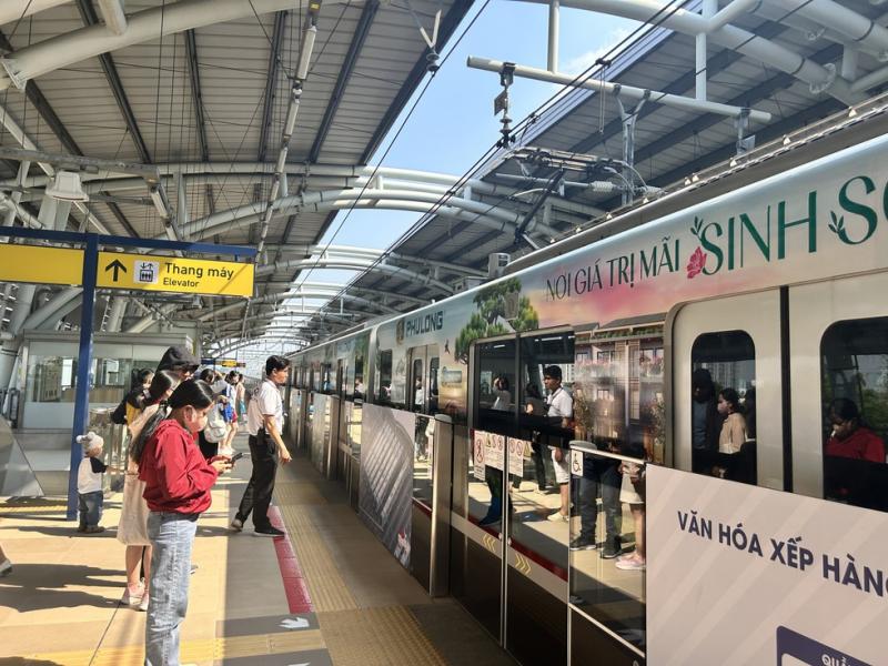 Đầu năm chọn metro, xe buýt du xuân: Bất ngờ với điều này…- Ảnh 4.