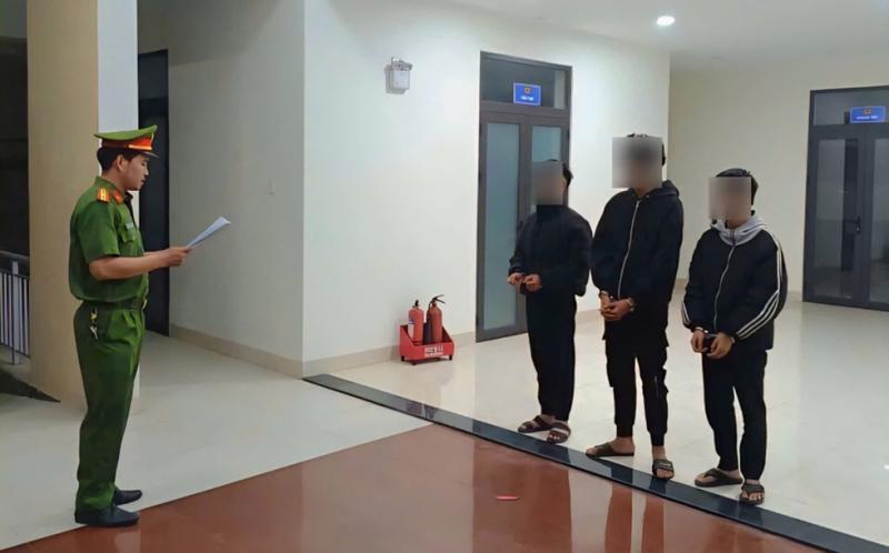 Nhóm thiếu niên dùng hung khí đe dọa, ép bé gái quan hệ tình dục- Ảnh 1.