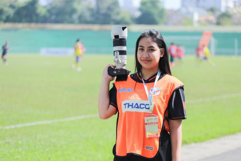 Cô gái vượt ngàn cây số để chụp ảnh cho đội bóng đến từ Cố đô Huế- Ảnh 4.