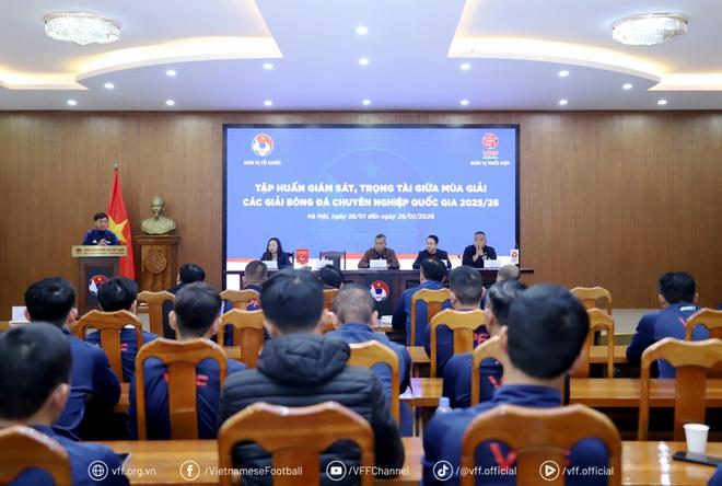 Thống kê bất ngờ của VAR ở V-League, sẽ có thay đổi ở giai đoạn 2- Ảnh 1.