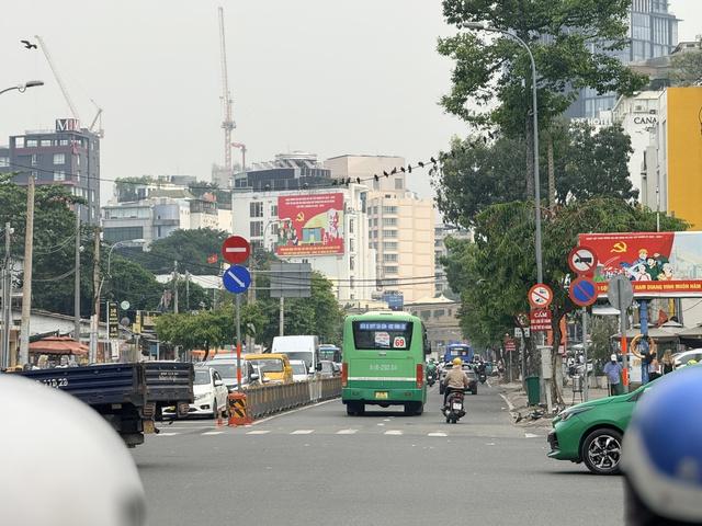 Lỗi đi ngược chiều, đi sai làn: Khi nào bị phạt 700.000, khi nào tới 5 triệu? - Ảnh 2.