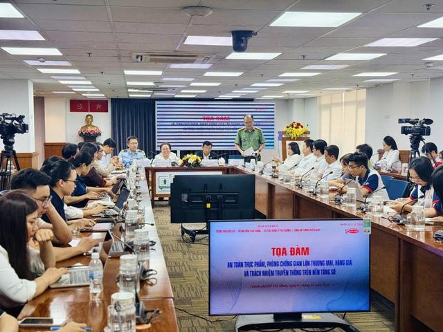 Nghệ sĩ Quyền Linh: 'Tôi rối loạn vì bị gắn vào quảng cáo thuốc giả trên mạng' - Ảnh 1.