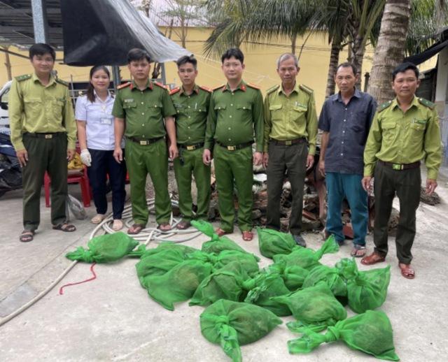 22 con chồn hương bị bỏ trên chiếc vỏ lãi- Ảnh 1.
