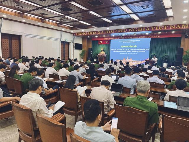 Trưởng phòng CSGT TP.HCM: Xử lý lấn chiếm vỉa hè đến đâu, gắn camera đến đó - Ảnh 1.