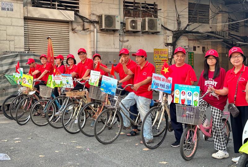 Ngắm đường phố trung tâm TP.HCM sáng sớm ngày đầu năm mới 2026 - Ảnh 3.