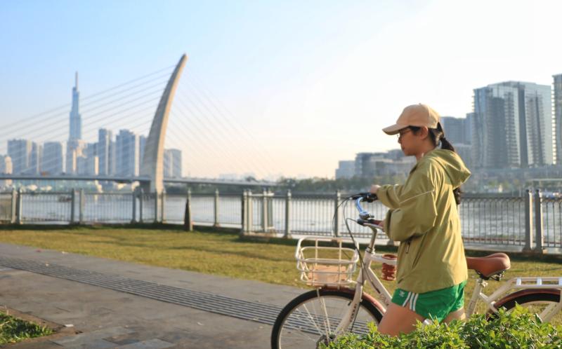 Ngắm đường phố trung tâm TP.HCM sáng sớm ngày đầu năm mới 2026 - Ảnh 12.