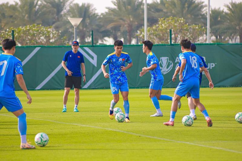 U.23 Việt Nam đội hình siêu tấn công đấu Jordan: Ông Kim gây sốc, người suýt bị loại Lê Phát đá chính- Ảnh 2.