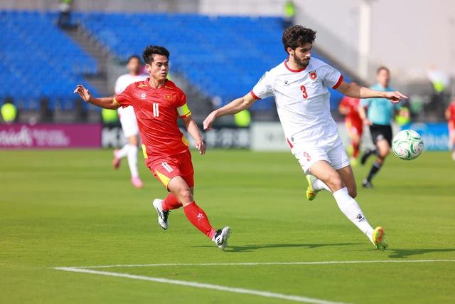 U.23 Việt Nam ‘nhỏ nhưng có võ’, khai thác tình huống cố định quá hay  - Ảnh 2.