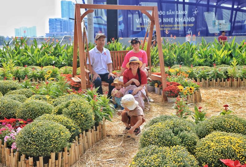 Ngày thứ ba nghỉ Tết Dương lịch 2026: Bất ngờ đường phố trung tâm TP.HCM- Ảnh 9.