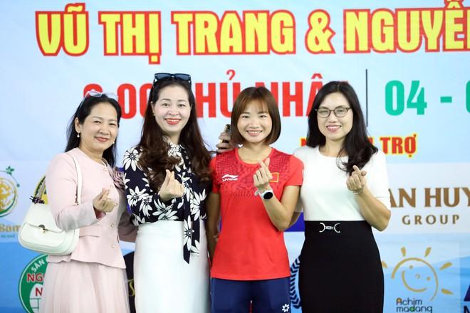 ‘Nữ hoàng điền kinh’ Nguyễn Thị Oanh xuất hiện ở sự kiện đặc biệt, đánh cầu lông cùng vợ Tiến Minh- Ảnh 4.