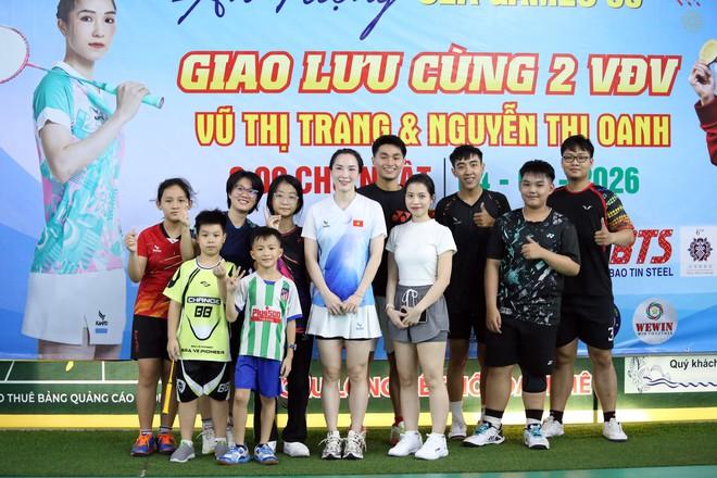 ‘Nữ hoàng điền kinh’ Nguyễn Thị Oanh xuất hiện ở sự kiện đặc biệt, đánh cầu lông cùng vợ Tiến Minh- Ảnh 14.