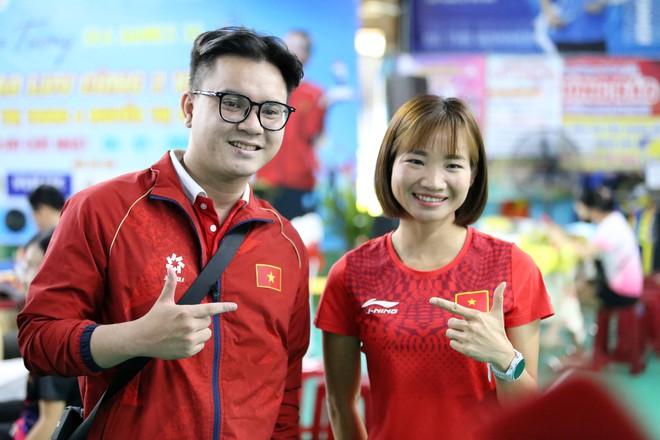 ‘Nữ hoàng điền kinh’ Nguyễn Thị Oanh xuất hiện ở sự kiện đặc biệt, đánh cầu lông cùng vợ Tiến Minh- Ảnh 3.
