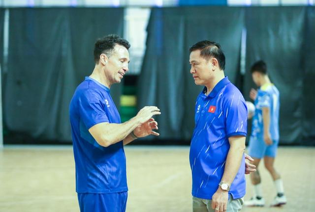 Phó chủ tịch VFF: Futsal Việt Nam hãy thể hiện tinh thần ngoan cường như đội U.23- Ảnh 2.