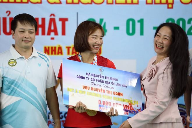 ‘Nữ hoàng điền kinh’ Nguyễn Thị Oanh xuất hiện ở sự kiện đặc biệt, đánh cầu lông cùng vợ Tiến Minh- Ảnh 24.