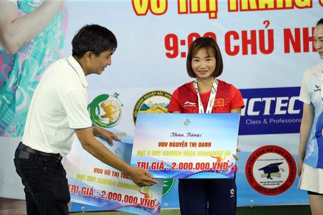 ‘Nữ hoàng điền kinh’ Nguyễn Thị Oanh xuất hiện ở sự kiện đặc biệt, đánh cầu lông cùng vợ Tiến Minh- Ảnh 23.