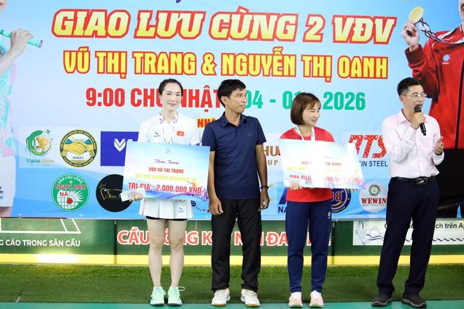 ‘Nữ hoàng điền kinh’ Nguyễn Thị Oanh xuất hiện ở sự kiện đặc biệt, đánh cầu lông cùng vợ Tiến Minh- Ảnh 28.