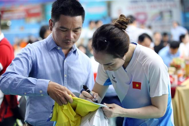 ‘Nữ hoàng điền kinh’ Nguyễn Thị Oanh xuất hiện ở sự kiện đặc biệt, đánh cầu lông cùng vợ Tiến Minh- Ảnh 22.