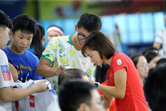 ‘Nữ hoàng điền kinh’ Nguyễn Thị Oanh xuất hiện ở sự kiện đặc biệt, đánh cầu lông cùng vợ Tiến Minh- Ảnh 12.