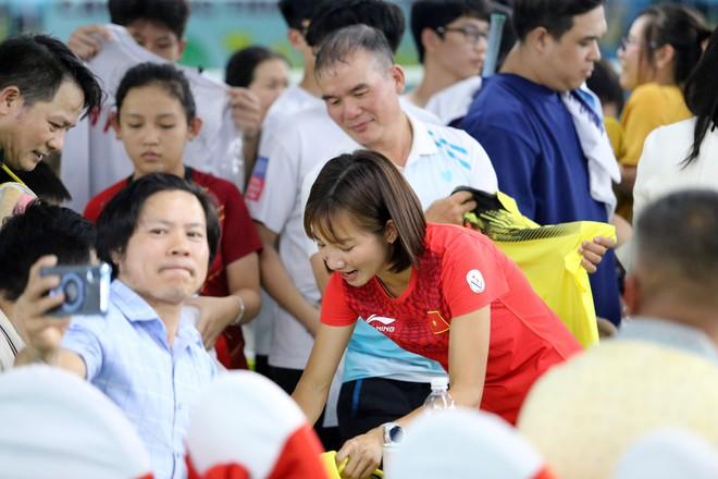 ‘Nữ hoàng điền kinh’ Nguyễn Thị Oanh xuất hiện ở sự kiện đặc biệt, đánh cầu lông cùng vợ Tiến Minh- Ảnh 11.