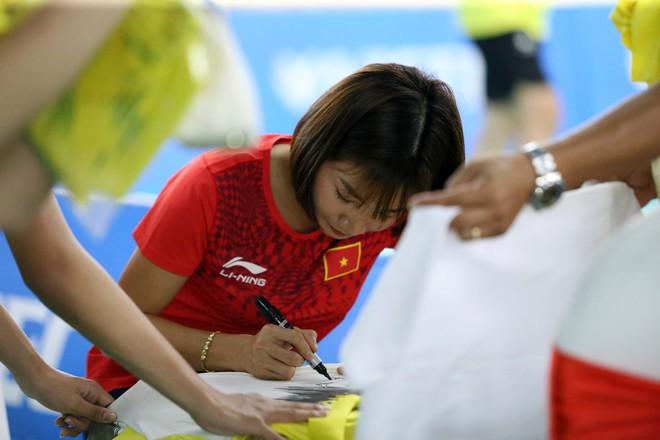 ‘Nữ hoàng điền kinh’ Nguyễn Thị Oanh xuất hiện ở sự kiện đặc biệt, đánh cầu lông cùng vợ Tiến Minh- Ảnh 9.