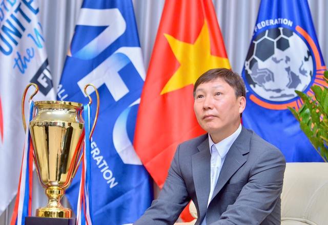 HLV Kim Sang-sik nói khoảnh khắc buồn nhất: 'Khi tôi thấy Hiểu Minh...'- Ảnh 4.