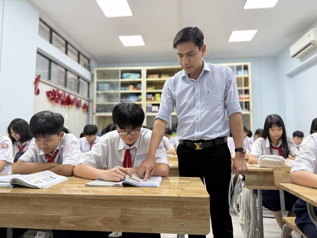 Tranh luận về thời gian thi lớp 10: Giám đốc Sở GD-ĐT TP.HCM nói gì? - Ảnh 1.