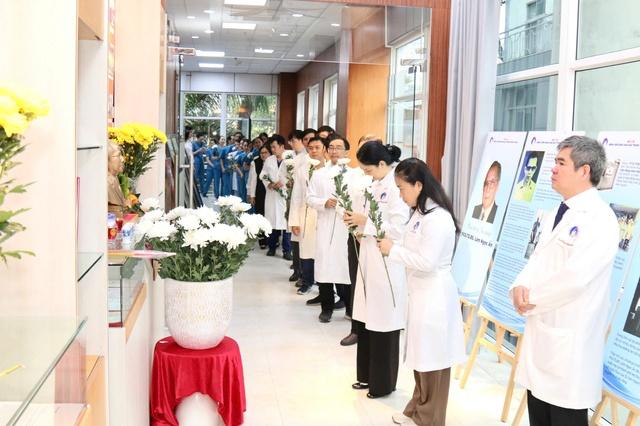 Bệnh viện Răng hàm mặt Trung ương TP.HCM tri ân thế hệ thầy thuốc đi trước - Ảnh 2.
