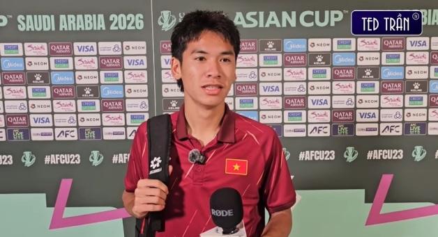 Lê Văn Thuận rất đáng yêu sau trận thắng U.23 Kyrgyzstan: 'Tôi cứ tưởng mình ghi bàn, hóa ra…’- Ảnh 1.
