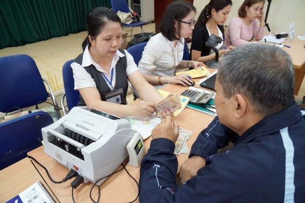 Người nghỉ hưu Hà Nội được nhận quà tết cùng kỳ chi trả lương hưu tháng 2 - Ảnh 1.