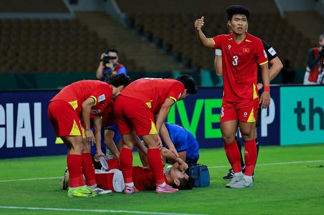 Nóng: Hiểu Minh sẽ được phẫu thuật chấn thương và điều trị hồi phục tại Vinmec- Ảnh 1.