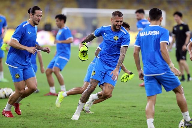 AFC cảnh báo nóng đội tuyển Malaysia: Nếu dùng 7 cầu thủ nhập tịch lậu trận tái đấu Việt Nam, sẽ bị…- Ảnh 2.