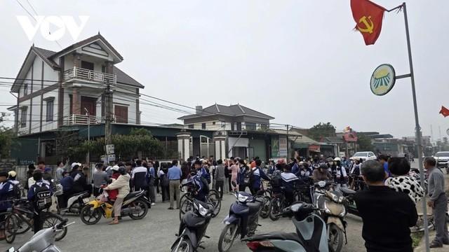 Thủ môn Cao Văn Bình trở về quê hương, người dân Nghệ An chào đón như người hùng- Ảnh 1.
