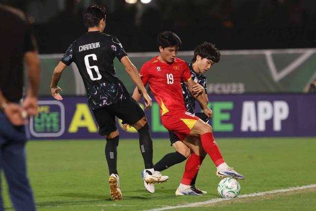 'Mỹ ơi cố lên': Soái ca U.23 Việt Nam được ban huấn luyện hét cổ vũ trận tranh HCĐ, là ai?- Ảnh 3.