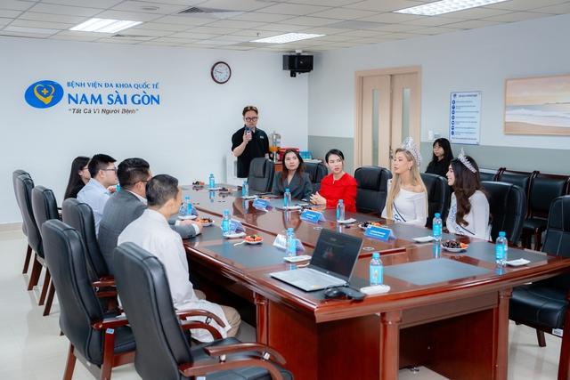 Bệnh viện ĐKQT Nam Sài Gòn tiếp đón Top 2 Miss Cosmo trong khuôn khổ hợp tác- Ảnh 2.