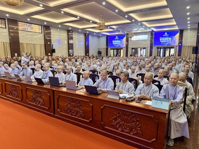 Hơn 700 tăng ni , phật tử tham gia khóa học AI tại Việt Nam Quốc Tự - Ảnh 1.